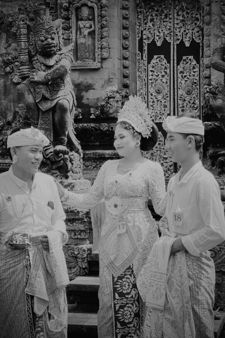 Mepandes Keluarga I Putu Indrawan & Ni Nyoman Ayu Suastini