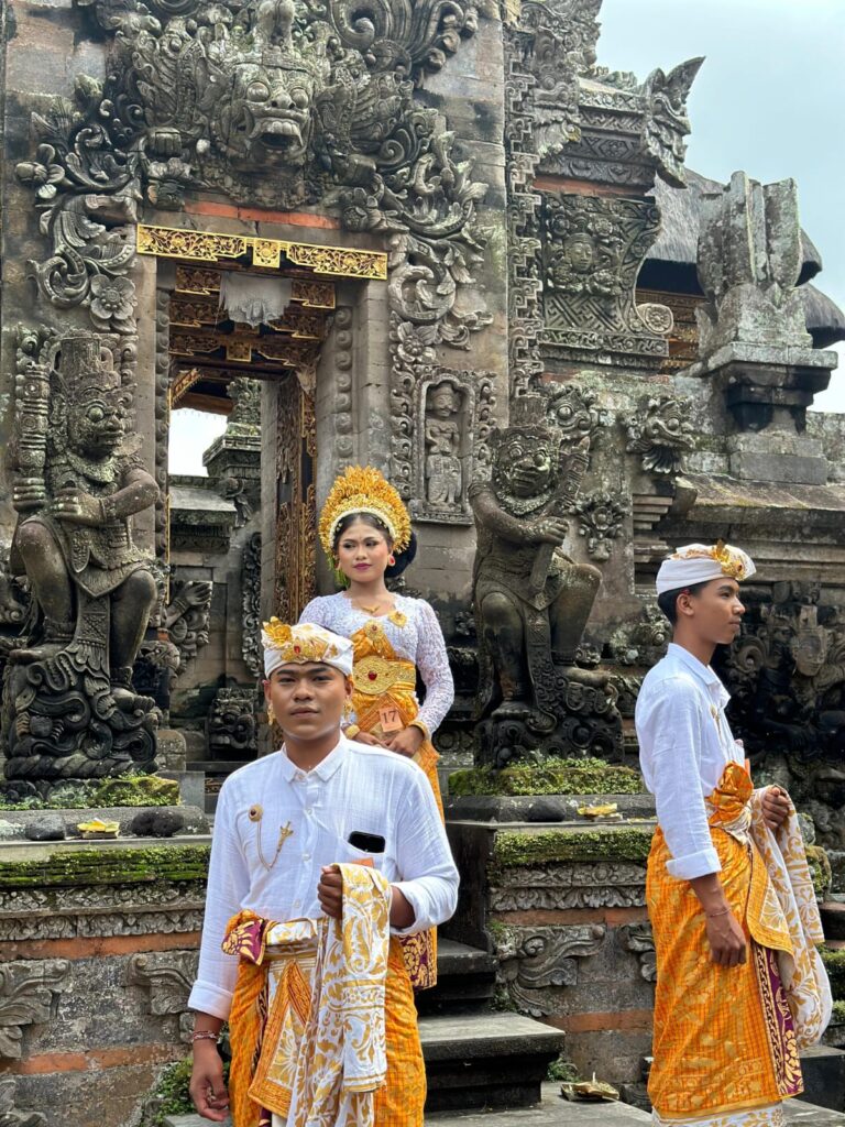 Mepandes Keluarga I Putu Indrawan & Ni Nyoman Ayu Suastini