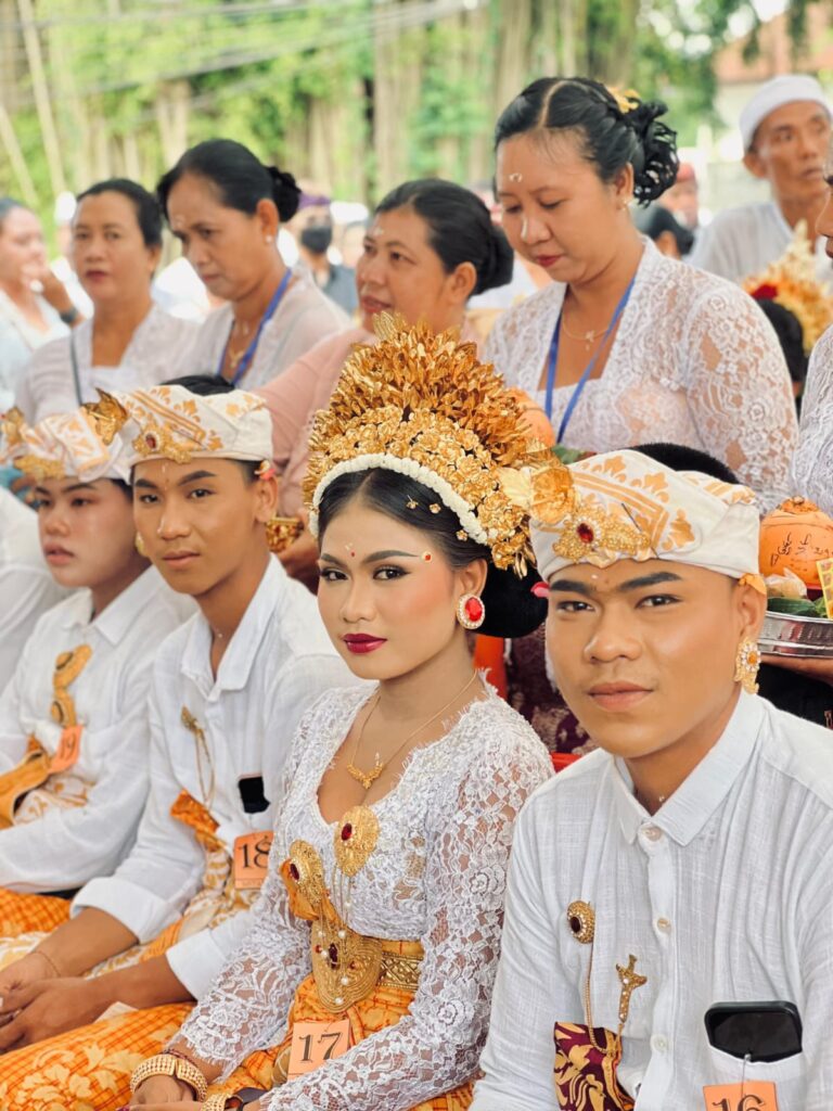 Mepandes Keluarga I Putu Indrawan & Ni Nyoman Ayu Suastini