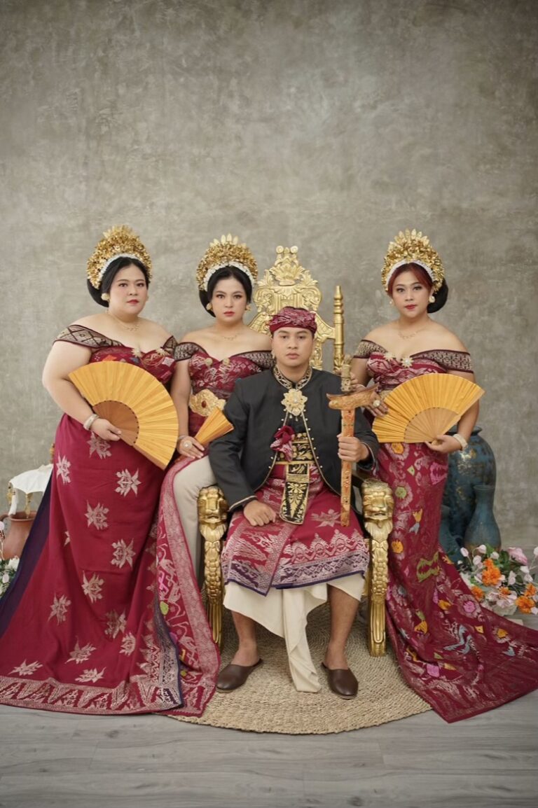 Mepandes Keluarga Kombes.Pol.Dewa Made Alit Artha,SIK.MH. dan Dra.Dayu Rai Ratini